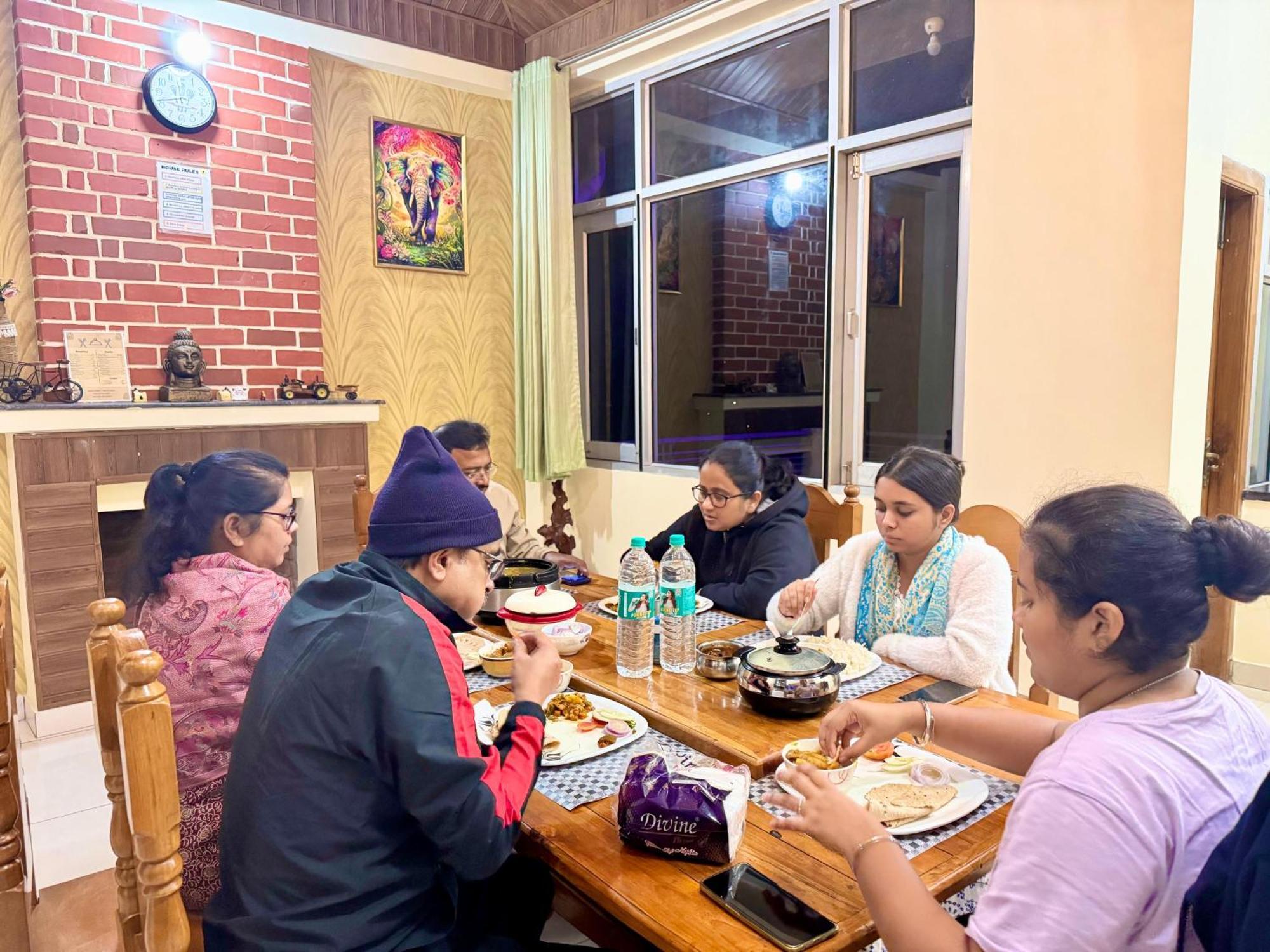 The Auriga 3Bhk Fully Entair Villa With Bonfire In Kasauli I Pvt Stay I Open Air Terrace I Kitchen Livingroom I Lawn Bonfire I Gaming Zone Exterior foto